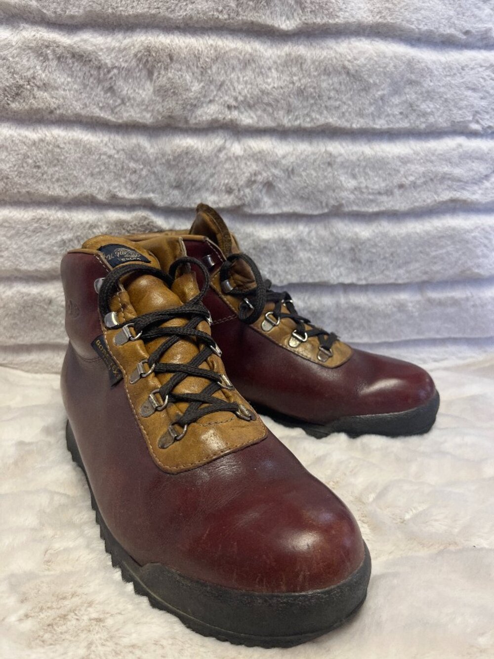Size 11 Men's Vasque Sundowner Vintage Hiking Boots